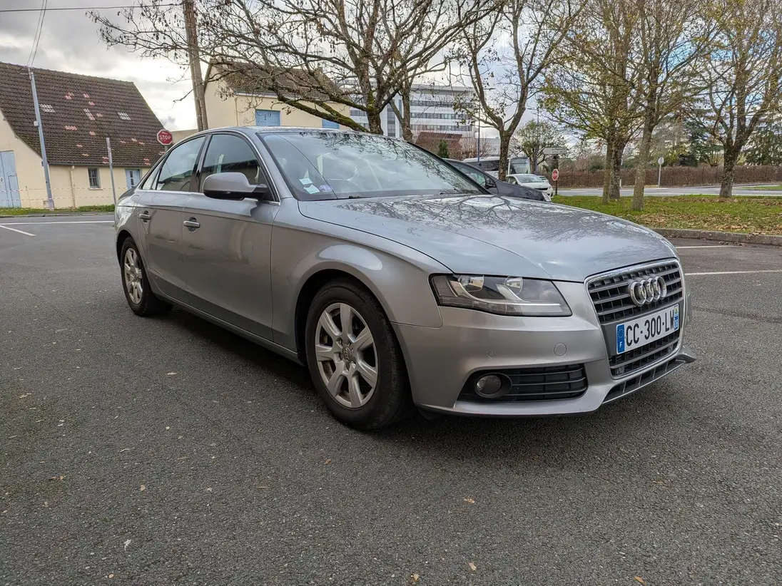 AUDI    A4 IV