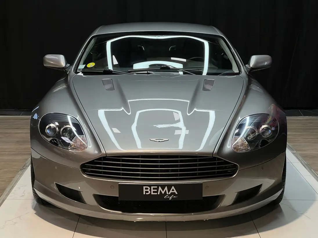 ASTON MARTIN    DB9