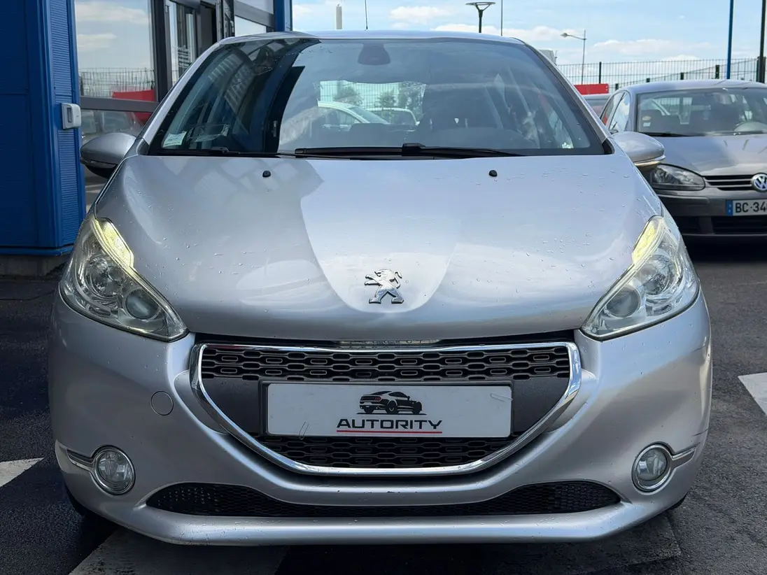  PEUGEOT   208