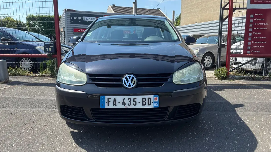 VOLKSWAGEN    GOLF V