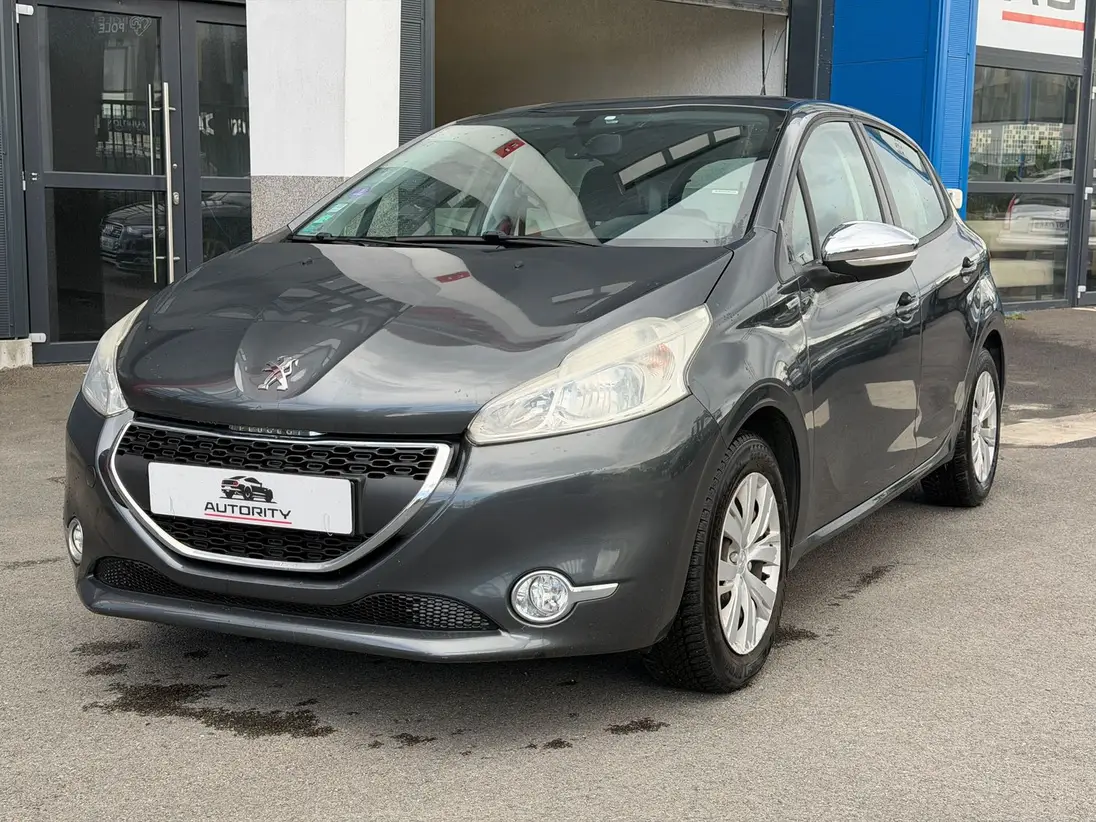 PEUGEOT  208