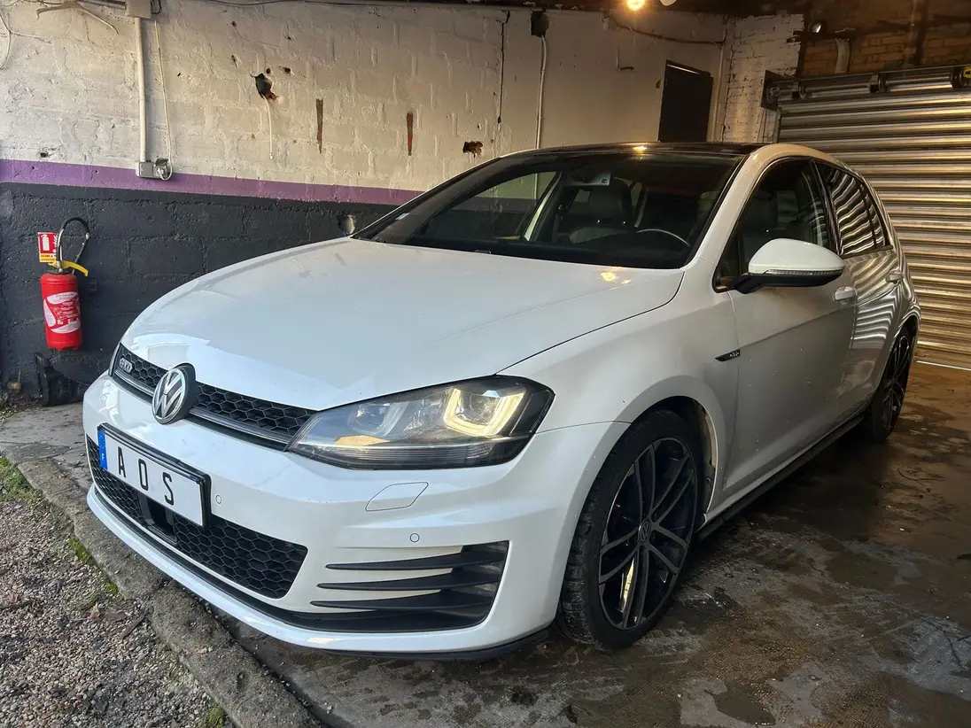 VOLKSWAGEN  GOLF VII