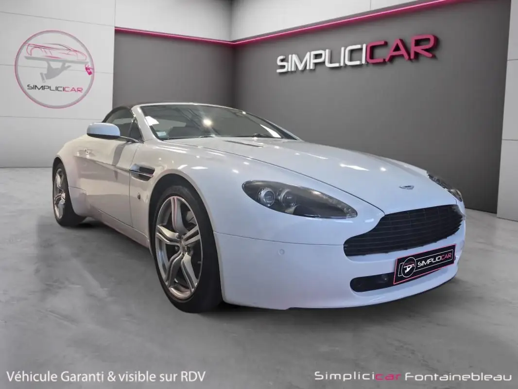  ASTON MARTIN    V8 VANTAGE