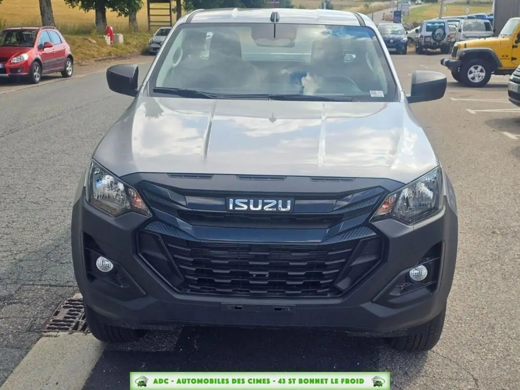 ISUZU    D-MAX III
