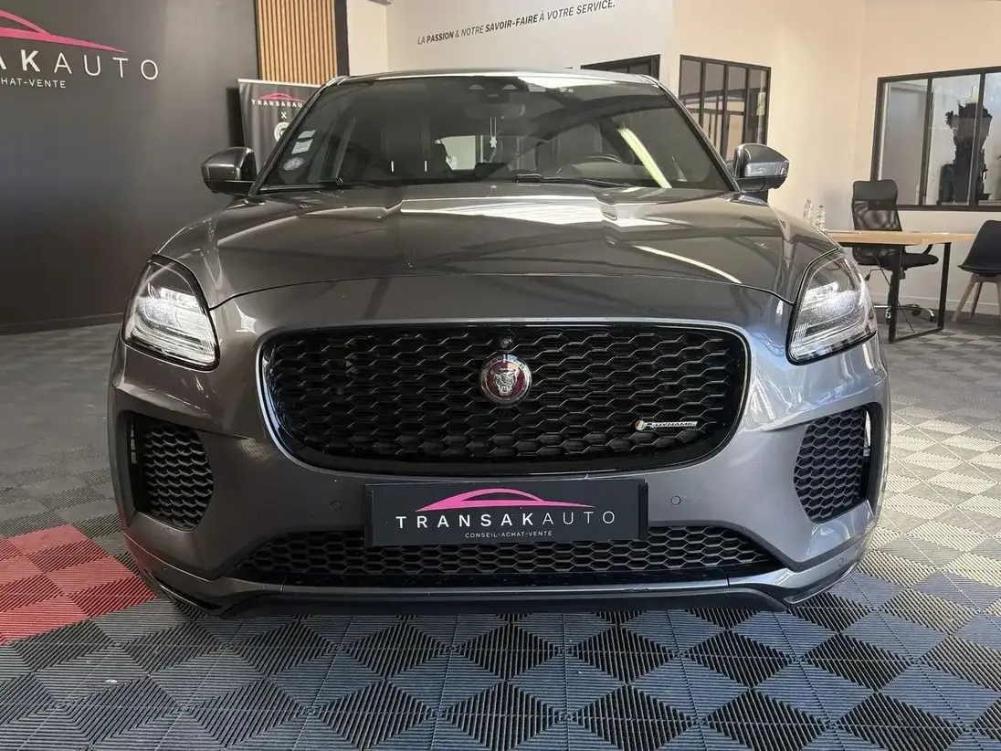 JAGUAR    E-PACE